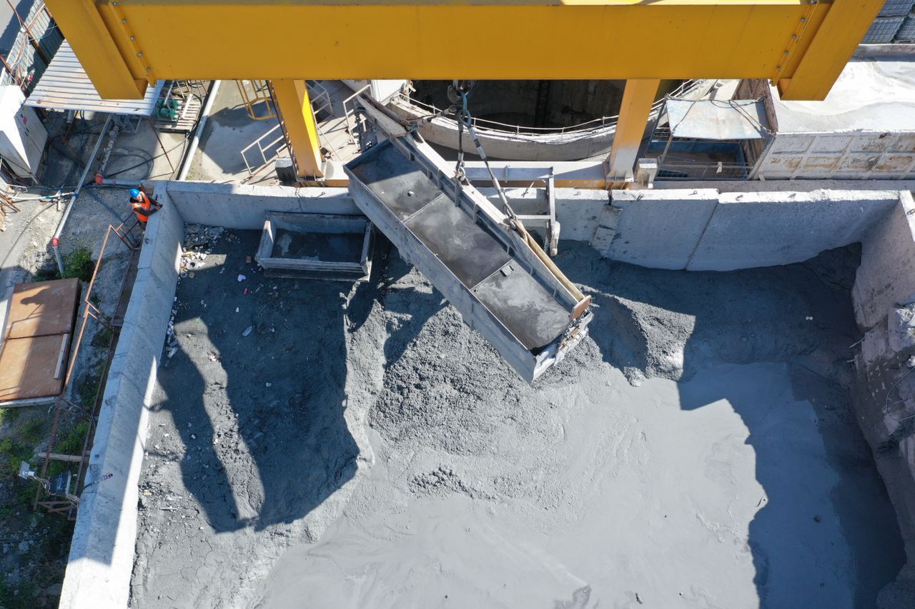 High angle view of cement pouring at a construction site in İstanbul, Türkiye.