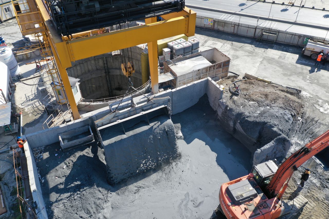 Aerial view of a sunlit construction site in Eyüpsultan, İstanbul, showcasing industrial machinery.